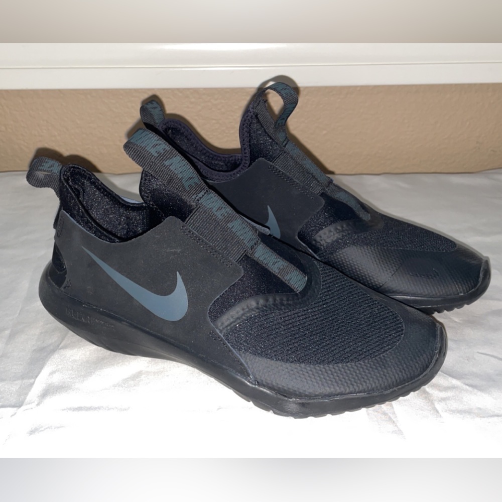 NEW Nike Slip-on Sneaker